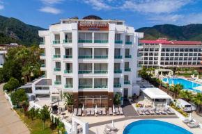 MUNAMAR BEACH RESİDENCE HOTEL (12+)